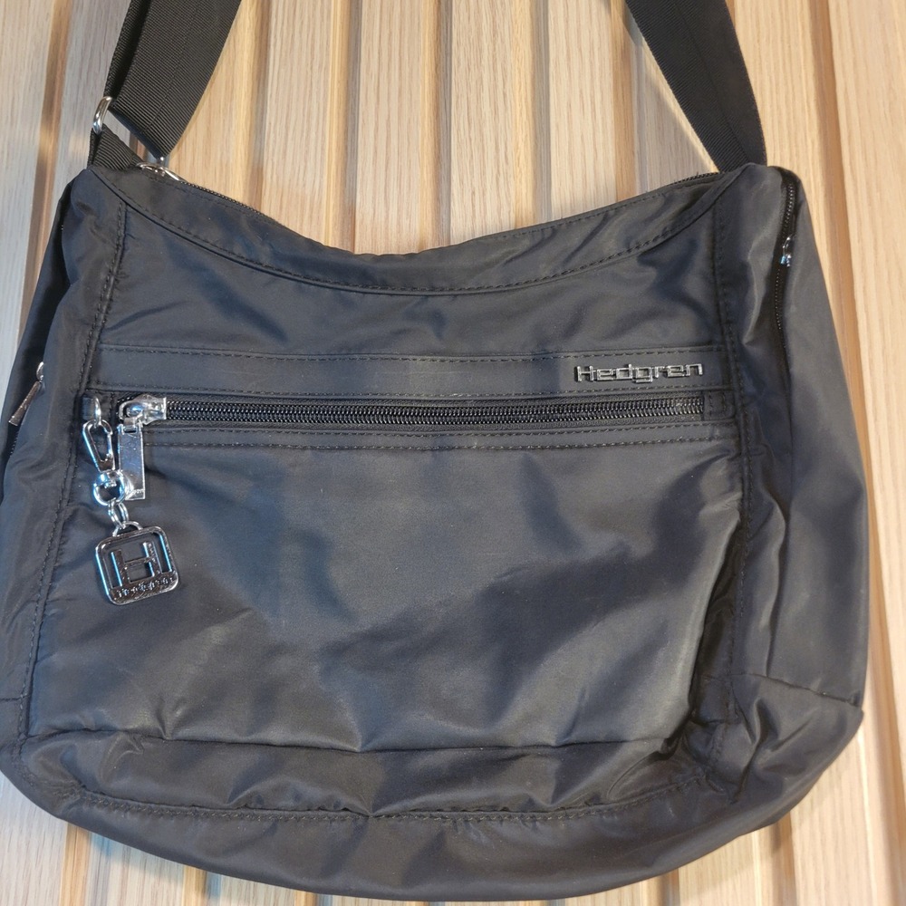 Hedgren Black Nylon Crossbody Bag Adjustable Strap Multi Pocket Travel Purse
